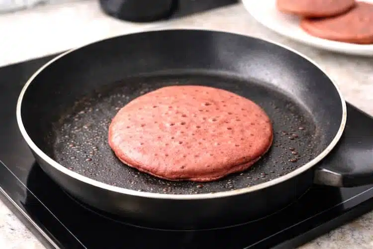 cottura in padella pancake rossi