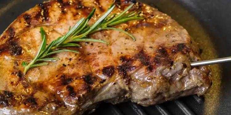 come cuocere una bistecca perfetta in padella o alla piastra
