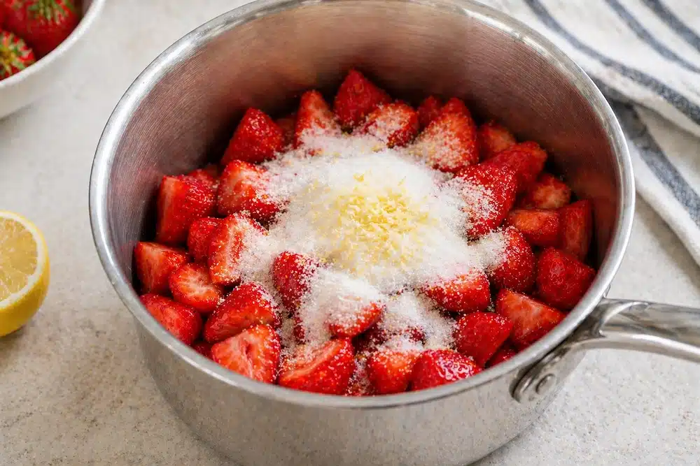 preparazione composta fragole fresche