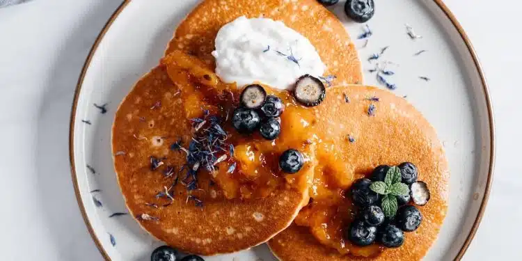 pancake con albumi frutta e yogurt