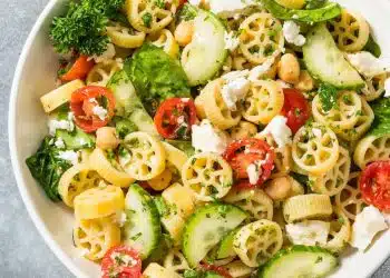 pasta fredda con verdure legumi e feta