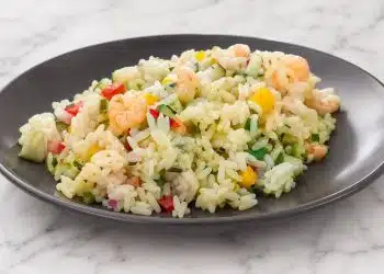 riso freddo con peperoni e gamberetti