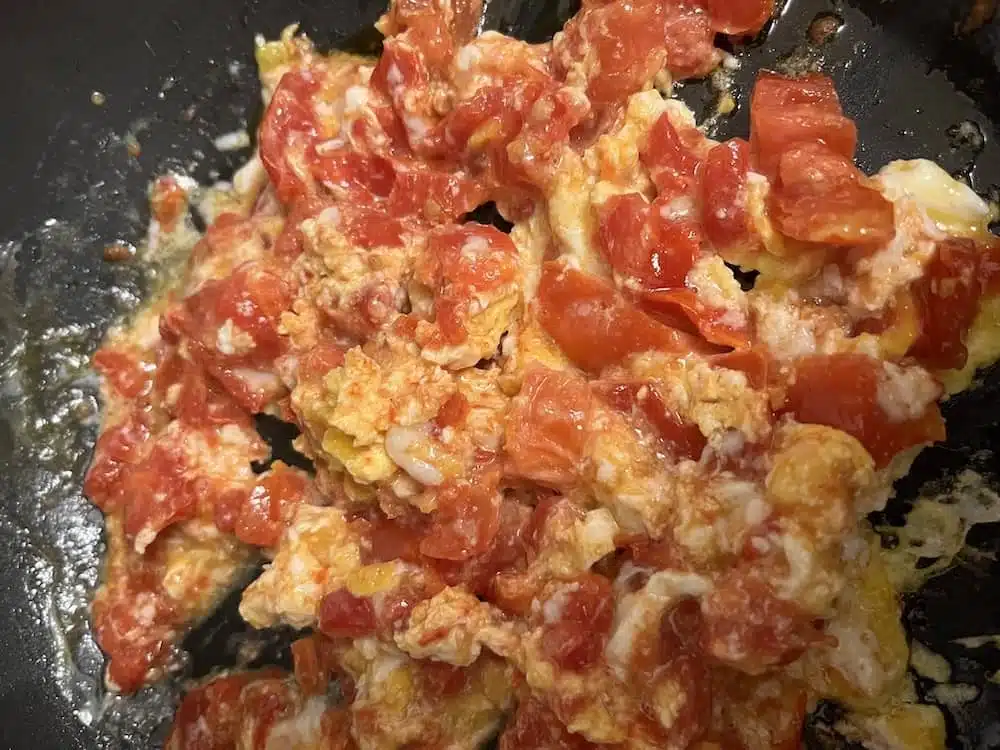 uova strapazzate con pomodoro