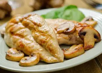 petto di pollo ai funghi senza panna