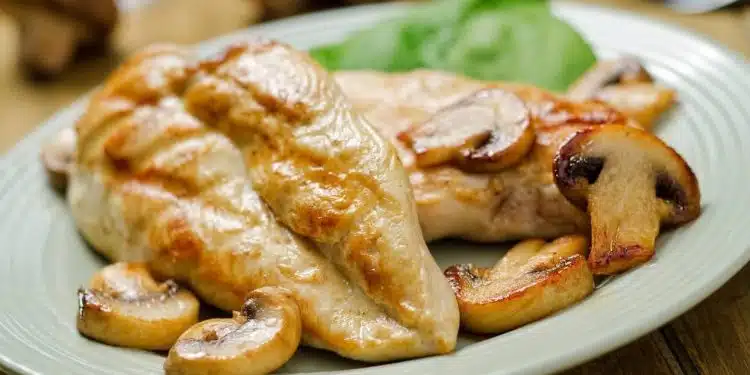 petto di pollo ai funghi senza panna