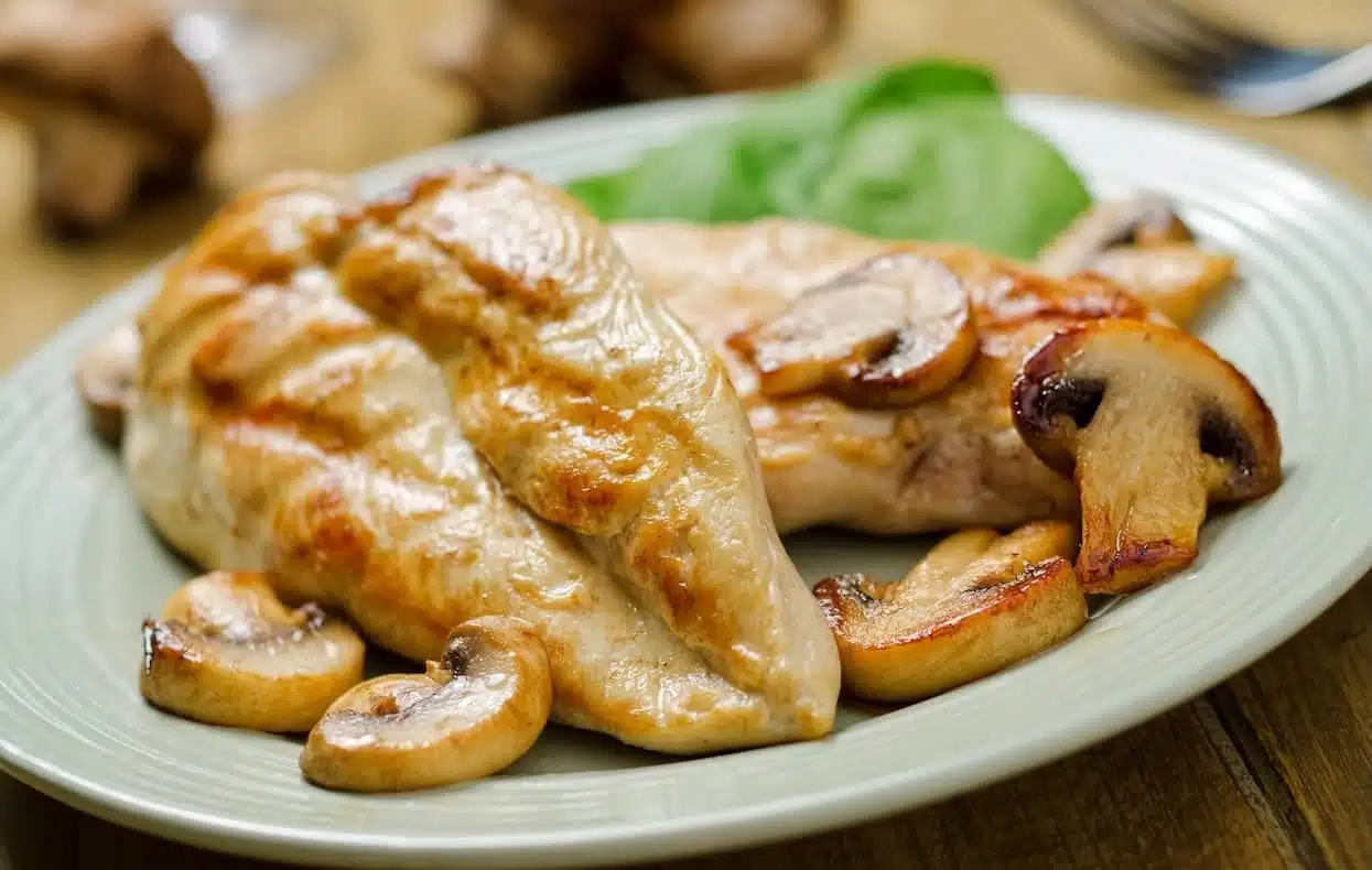 petto di pollo ai funghi senza panna